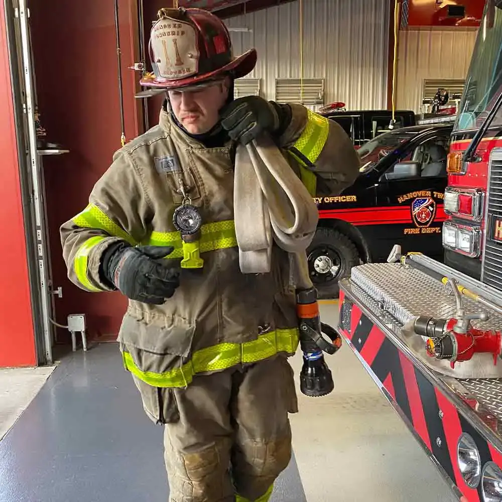 Responder-Pro-Alkaline-firefighter-in-fire-station.webp